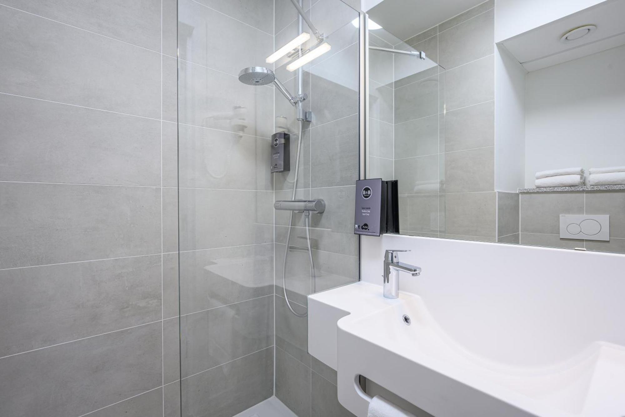 B&B Hotel Arrondissement di Malines Esterno foto